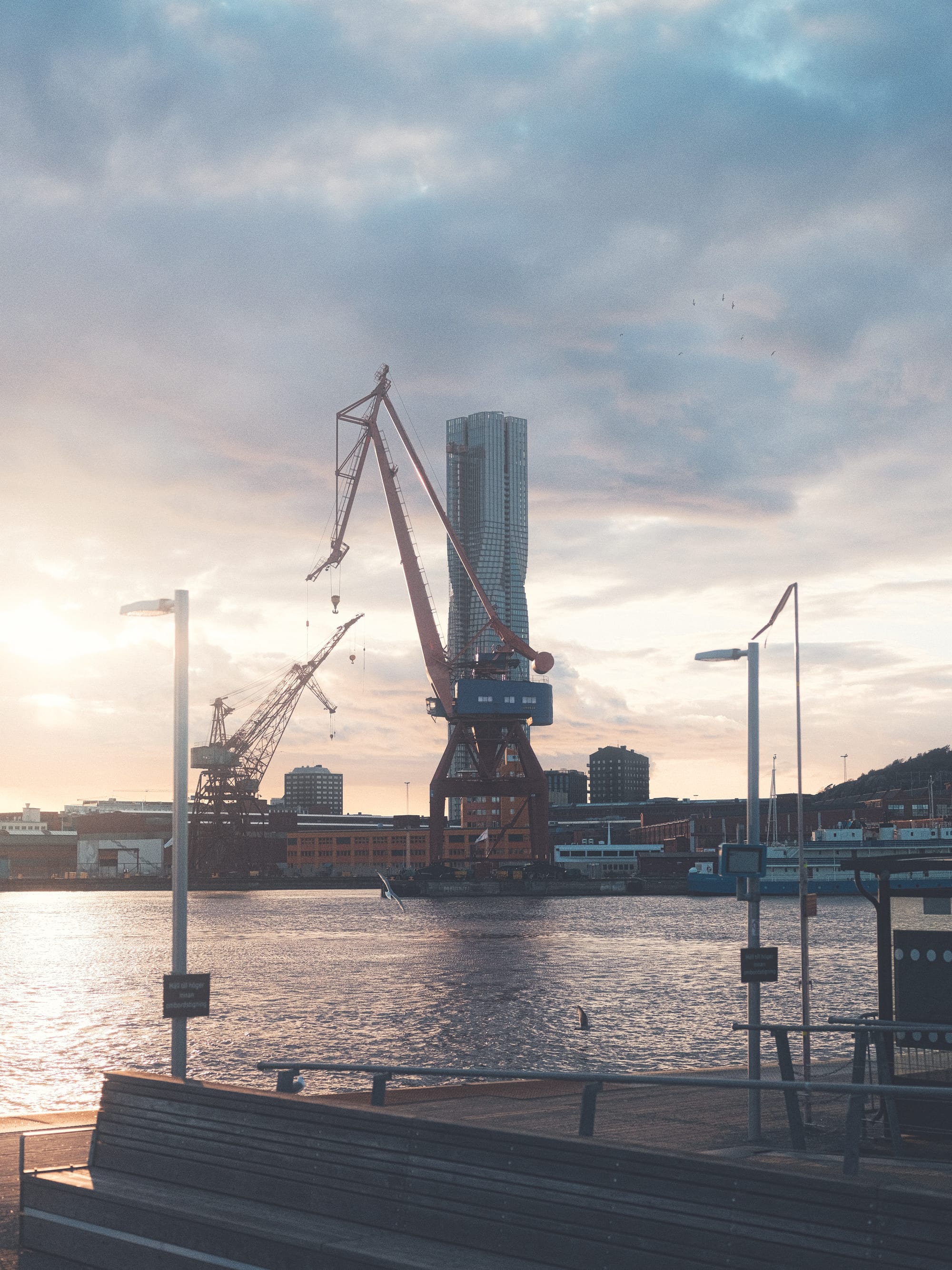 Spårgående Portalvippkran